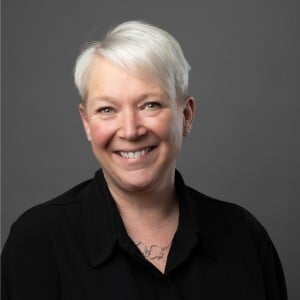 Jo Mills headshot